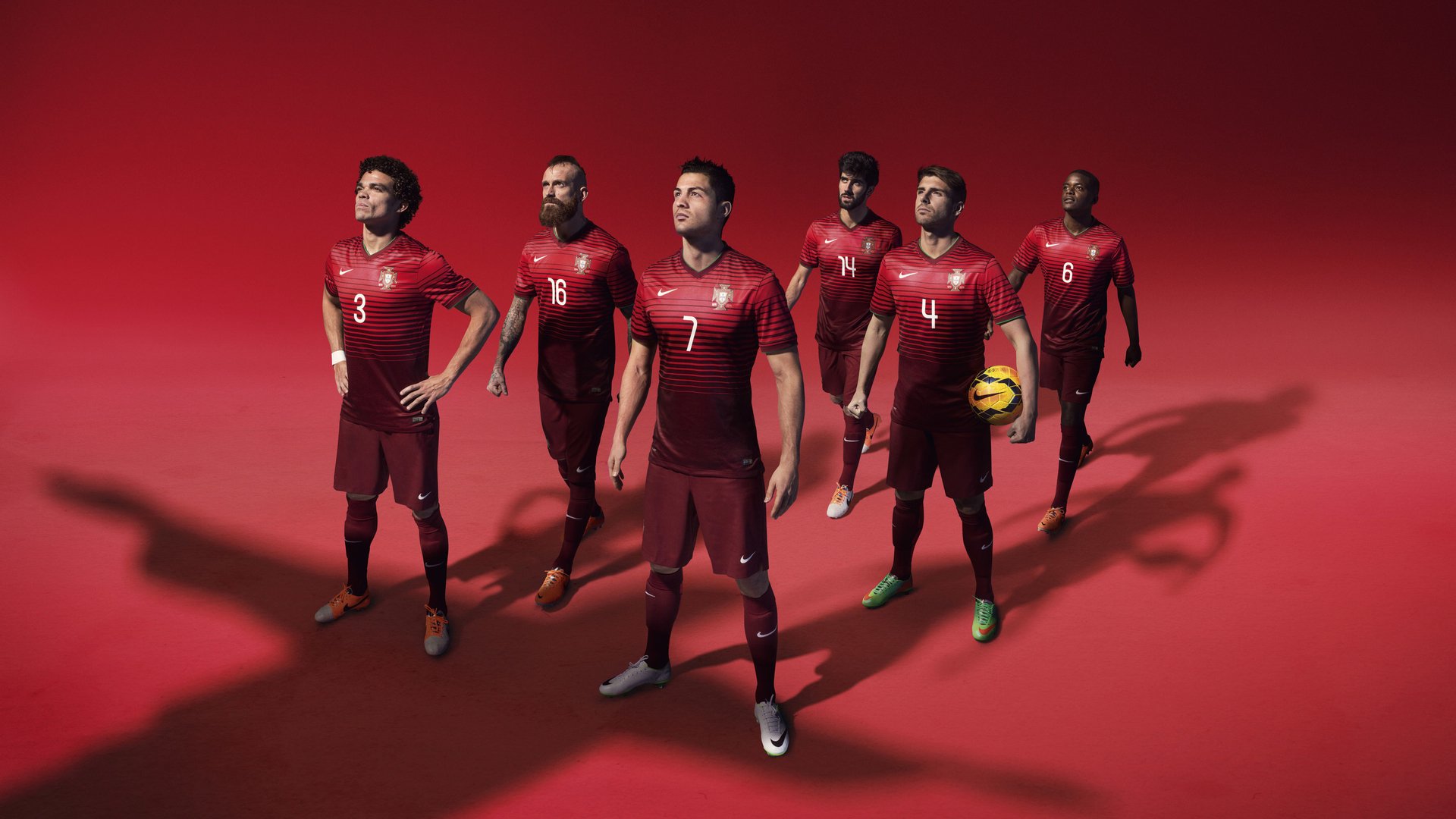 _户外足球场:绿色空间中的运动新体验_,室外足球场标准尺寸